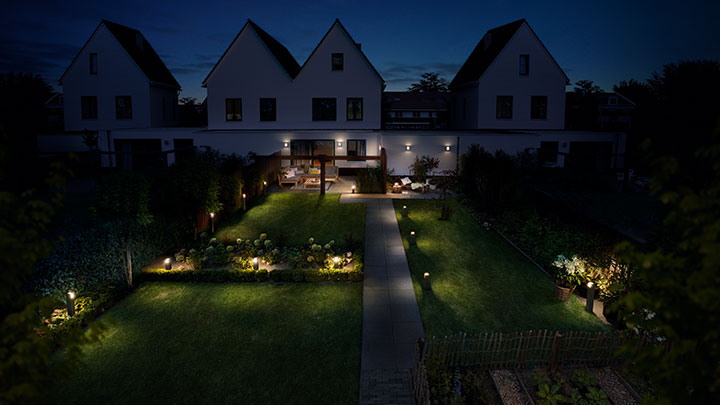 Magiškai apšviesta atmosfera jūsų sode ir terasoje naudojant „Philips“ lauko apšvietimo gaminius